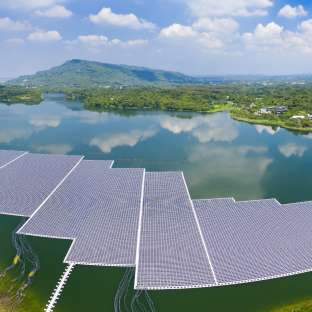 Schwimmende Solarkraftwerke auf Schweizer Seen